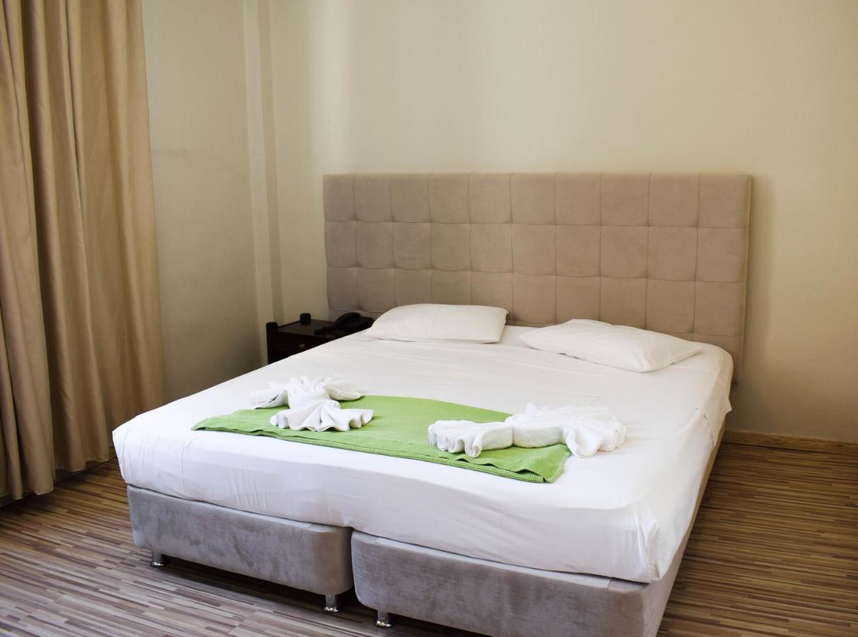 City Center Hotel كالاماتا المظهر الخارجي الصورة